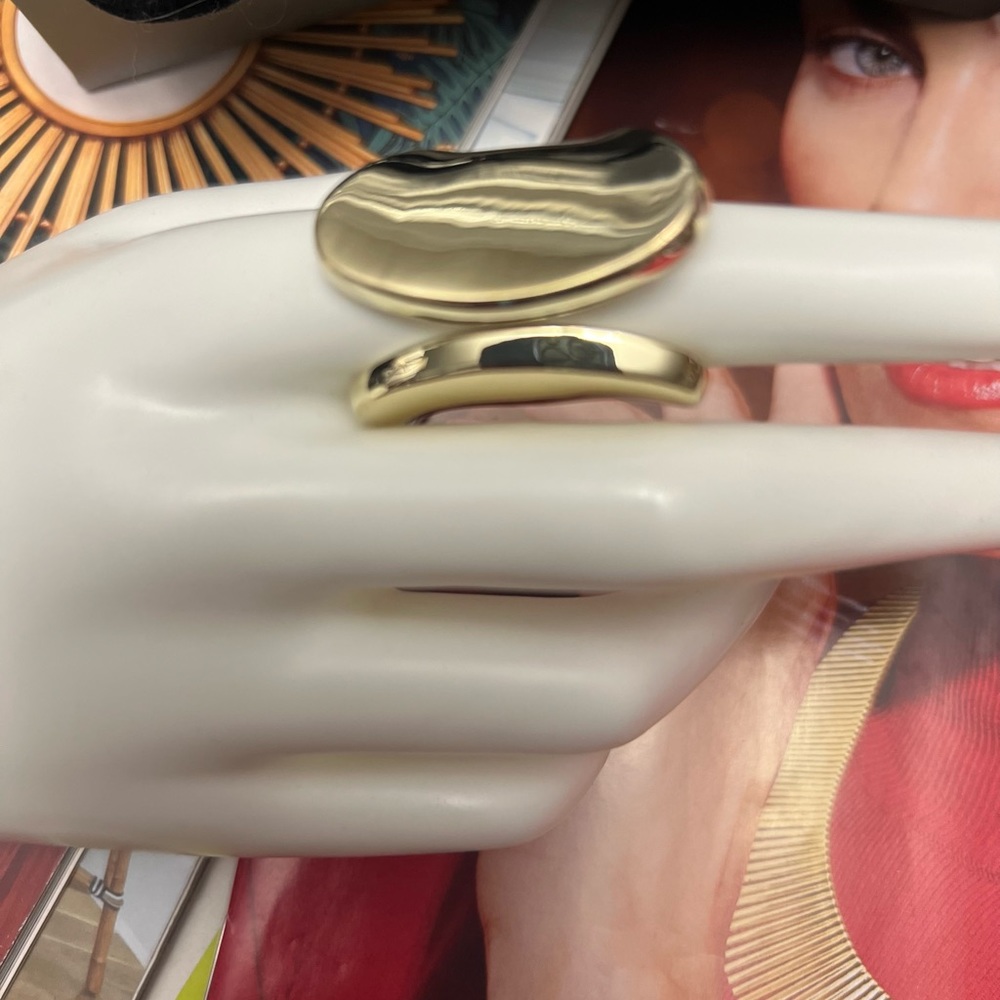 Sleek Gold and Silver Women's Ring - Picture 4 of 4